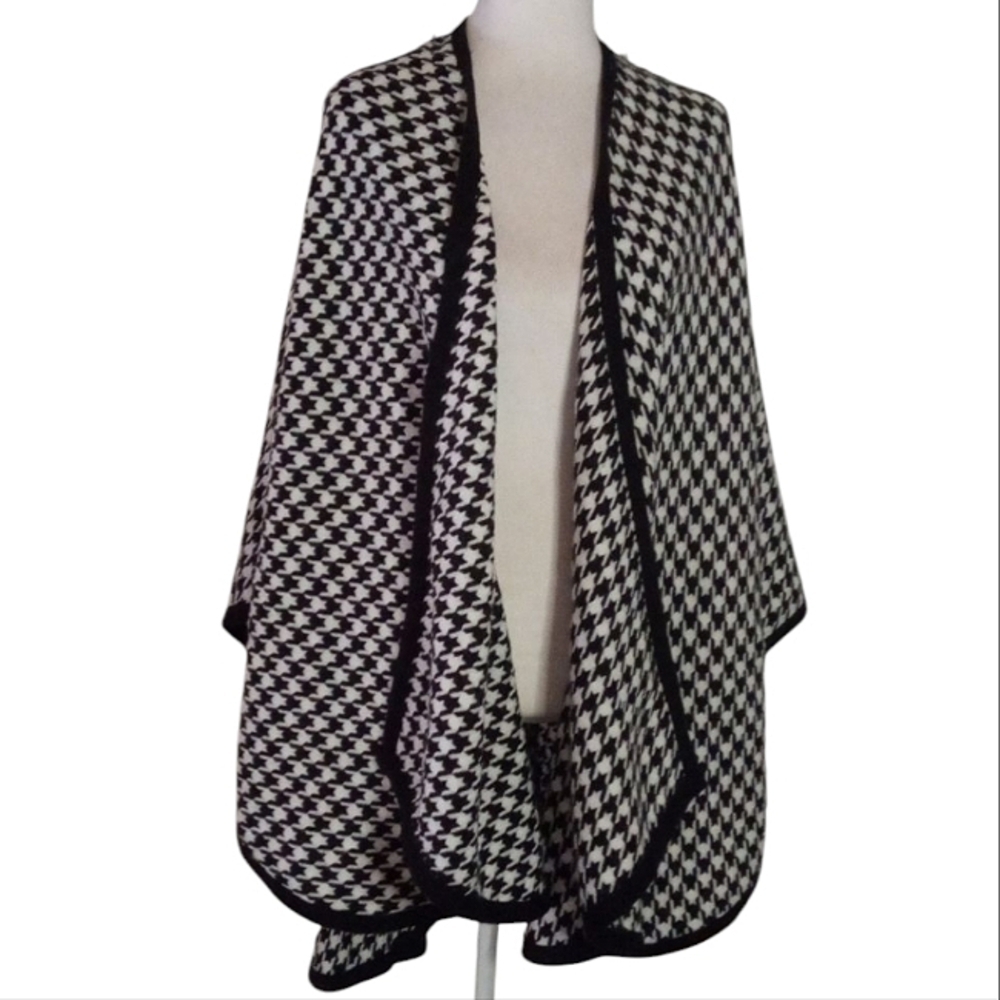 V. Fraas Black & White Houndstooth Poncho Cape Wrap Knit